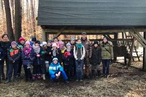 Uczniowie ze szkoły w Łąkorzu znów dokarmiali leśne zwierzę†a 