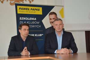 Poseł Paweł Papke pomaga oleckim klubom sportowym w pozyskaniu funduszy 
