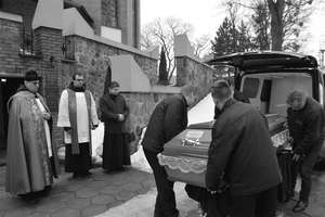 Rozpoczęły się uroczystości pogrzebowe zmarłego ks. infułata E. Łagóda [ZDJĘCIA]