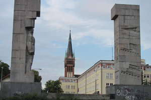Prezes IPN: w Polsce istnieje około 60 pomników, które należy zburzyć