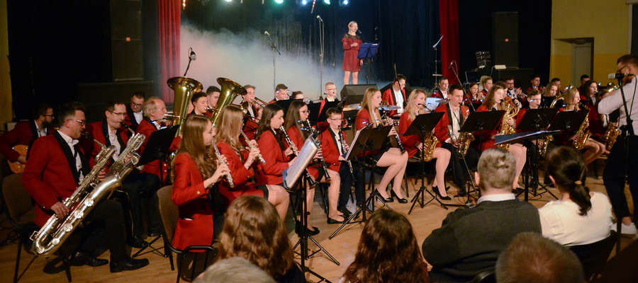 Orkiestra pod dyrekcją Mateusza Raczyńskiego dała doskonały koncert w lubawskim ośrodku kultury. 