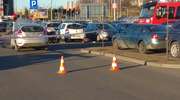 Zderzenie samochodu osobowego z motocyklem. Jedna osoba trafiła do szpitala