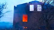 Spalił się budynek mieszkalny w Zwiniarzu. W pożarze nikt nie ucierpiał