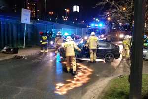 Dwa samochody zderzyły się na parkingu przed marketem w Olsztynie