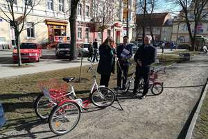 Polski Czerwony Krzyż przekazał miastu specjalistyczne rowery. Od kwietnia otwiera ponownie swoje biuro [GALERIA]