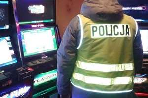Funkcjonariusze zabezpieczyli w Piszu nielegalne automaty do gier