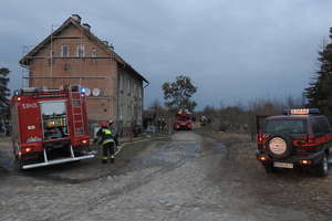 Pożar domu koło Ostródy. Mieszka w nim sześć rodzin 