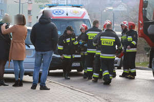 Potrącenie w Olsztynie. Młoda kobieta była wyciągana spod auta [ZDJĘCIA]