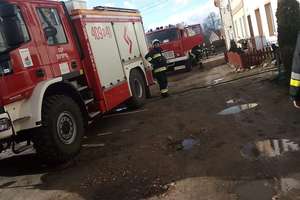 Pożar w kamienicy w Sępopolu. Gasiło go aż siedem zastępów straży
