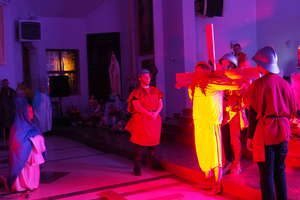Inscenizowana Droga Krzyżowa w kościele św. Katarzyny