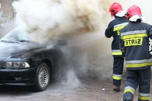 Pożar samochodu na obwodnicy Olsztyna. Droga zablokowana