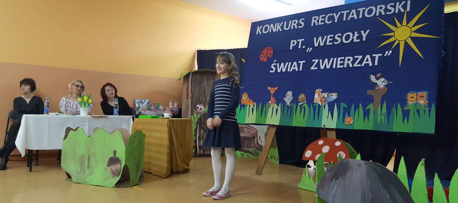 Pierwsze miejsce zajęła Matylda Ławicka z klasy III a, która zaprezentowała utwór Juliana Tuwima „Spóźniony słowik”