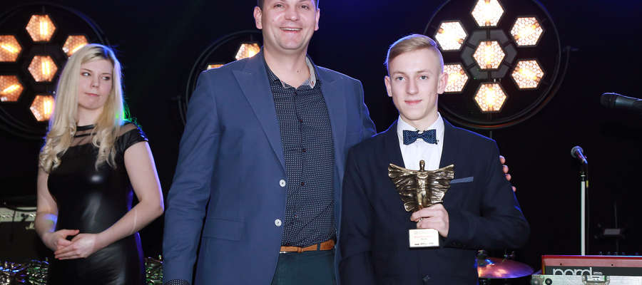Piłkarzem Roku 2018 został Kamil Rubażewicz z bartoszyckiej Victorii (z prawej)
