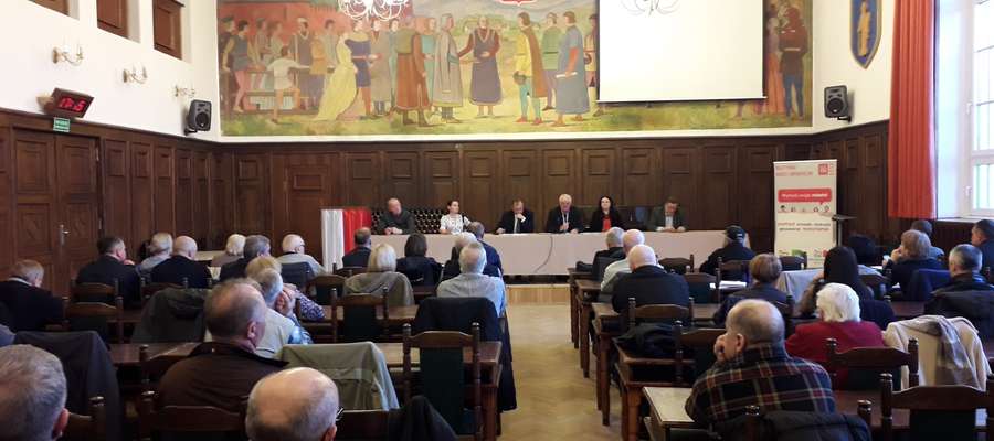 Debata w sali obrad Rady Miasta Olsztyna