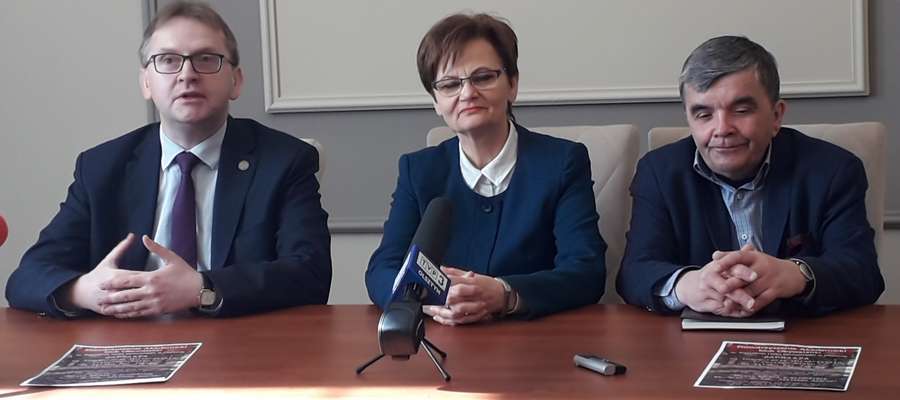 Zarząd Akademickiego UTW. Od lewej: dr M.Kazimierczuk, dr M.Suświłło, dr Z.Anculewicz