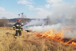 Pożary traw i nieużytków nadal aktualne 