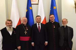Biskup Jerzy Mazur odznaczony przez Prezydenta RP za działalność na rzecz potrzebujących