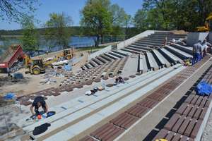 Dobiega końca budowa amfiteatru nad jeziorem w Olecku