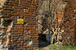 Zaniedbana historia: sypią się zabytkowe mury [zdjęcia]