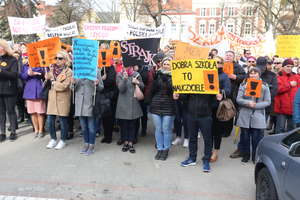 Co dalej ze strajkiem? Nauczyciele pojechali manifestować do Warszawy 