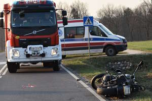 Wjechał motorem w tył saaba. Nie miał prawa jazdy