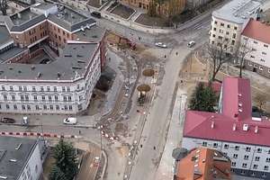 Remont ul. Partyzantów w Olsztynie i budowa węzła przesiadkowego. Jak przebiegają prace? [VIDEO Z DRONA]