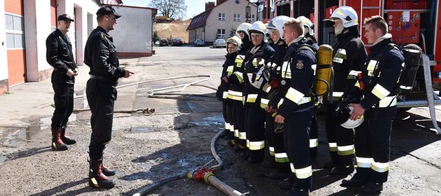Pięćdziesięciu strażaków ochotników zdało egzaminy i może brać udział działaniach ratowniczo-gaśniczych