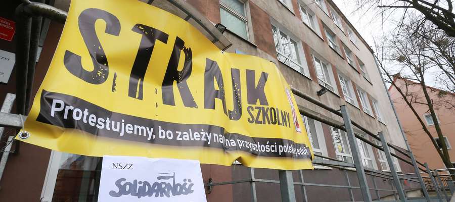 Strajk nauczycieli transparenty