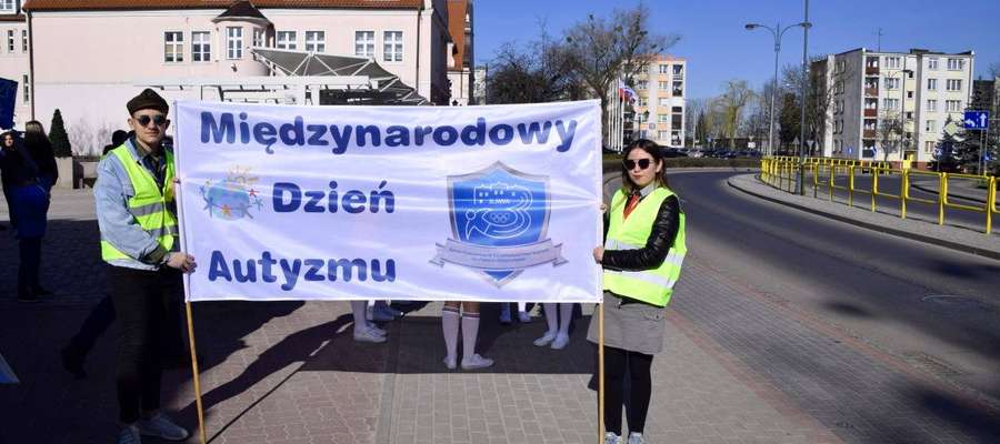 We wtorek 2 kwietnia w Iławie, w ramach Światowego Miesiąca Wiedzy na Temat Autyzmu, odbył się Niebieski Marsz