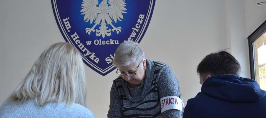 W Szkole Podstawowej nr 1 w Olecku do strajku przystąpiło 41 nauczycieli z 60 zatrudnionych  