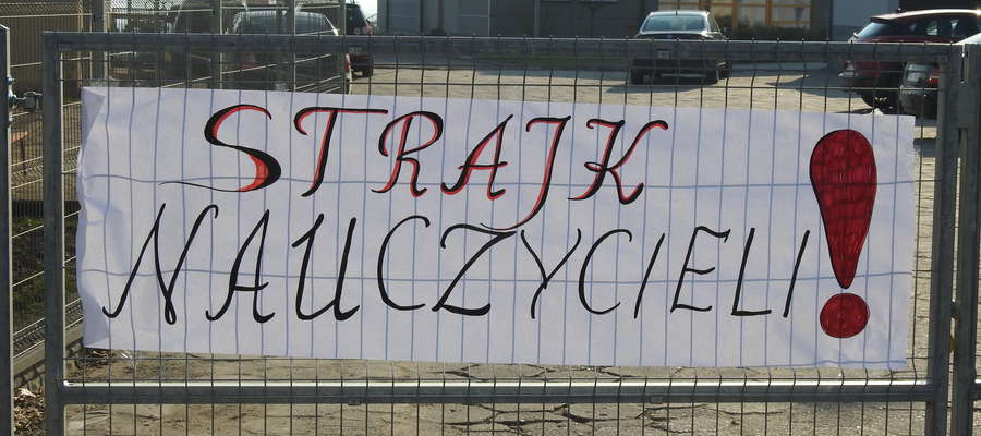 W szkole w Sątopach strajkuje 100% nauczycieli.