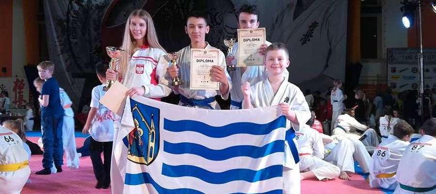 Ekipa iławskich karateków na turnieju w Zambrowie