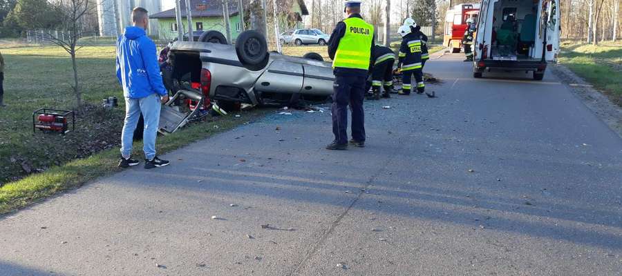 43-letni mieszkaniec gminy Świętajno w trakcie wyprzedzania stracił panowanie nad pojazdem i wjechał do rowu