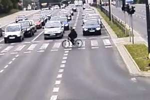Pijany 26-latek jeździł ulicami Olsztyna skradzionym rowerem dziecięcym [VIDEO]