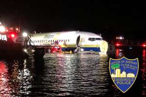 Samolot spadł do rzeki. Na pokładzie było 136 osób