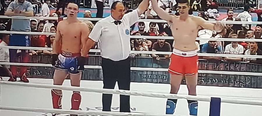 Michał JKuźniak (z prawej) podczas tegorocznego Pucharu Świata w kickboxingu, który odbył się na Węgrzech