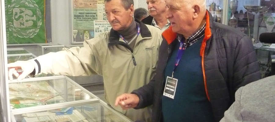 Zbigniew Lubiejewski (pierwszy z prawej) ze swoim kolegami z zespołu AZS Olsztyn: Stanisławem Iwaniakiem i Mirosławem Rybaczewskim