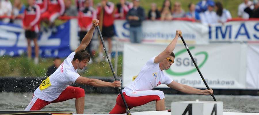 Mateusz Kamiński (pierwszy z prawej) i Michał Kudła na poznańskim torze