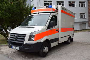 Szpital powiatowy w Dobrym Mieście otrzymał nowy ambulans 