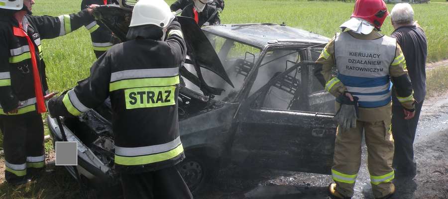 Strażacy gasili auto w Skarlinie 