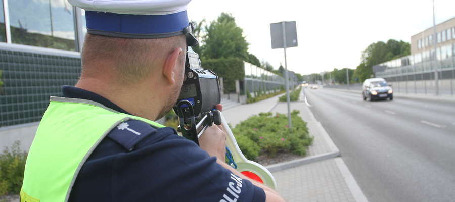 Trzech pijanych kierowców i trzech rażąco naruszających prędkość zatrzymali policjanci na terenie powiatu iławskiego w miniony weekend 
