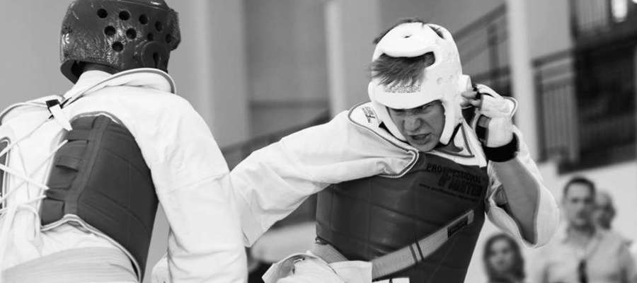 Walka podczas turnieju karate w Korszach