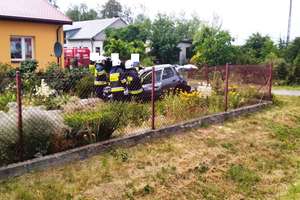 Wjechał w ogrodzenie i uciekł 