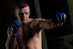 Zawodnik MMA zraniony nożem