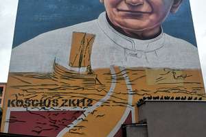 Mural z papieżem na pamiątkę jego wizyty 