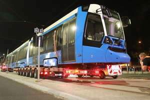 Niebieski tramwaj jest już w Olsztynie [ZDJĘCIA, VIDEO]