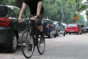 Wojna o chodnik: piesi kontra rowerzyści. Trzeba znać przepisy 