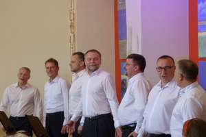Jak wakacje to tylko z Nimi! Recital Chóru Męskiego Rolika w Oranżerii Kultury