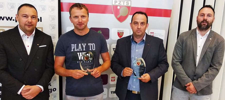 Krzysztof Jarmołowicz (drugi z prawej) odebrał nagrodę za 3. miejsce we współzawodnictwie dzieci i młodzieży