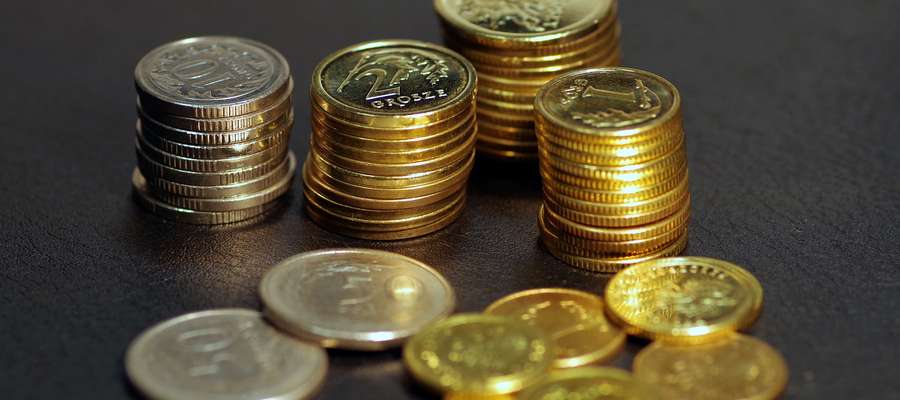 Moneta o nominale 1 grosza waży 1,64 grama i wykonana jest z mosiądzu manganowego